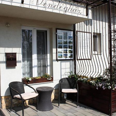 Rembrandt Vendeghaz Hotel Kisbér Exterior foto