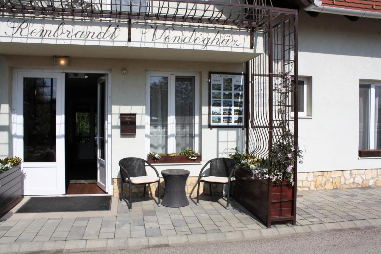 Rembrandt Vendeghaz Hotel Kisbér Exterior foto