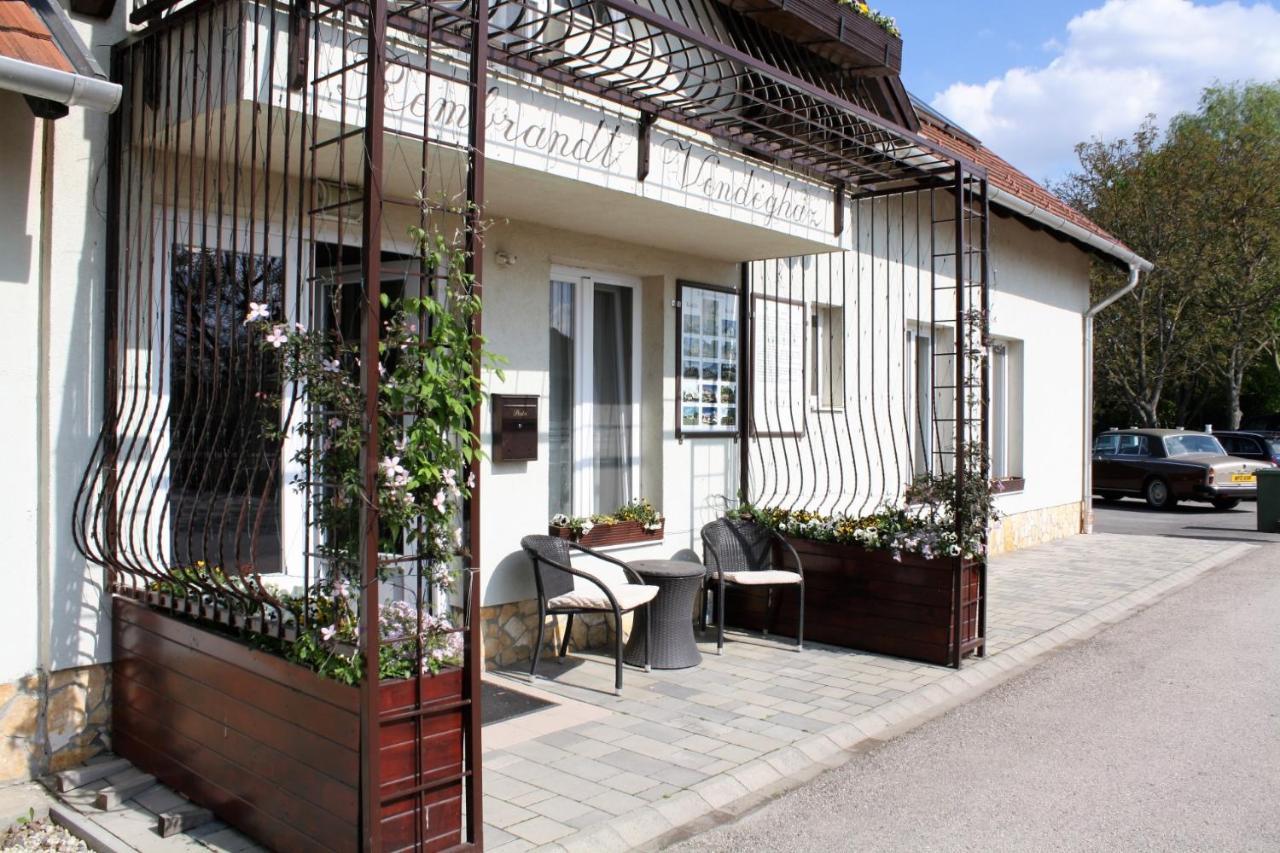 Rembrandt Vendeghaz Hotel Kisbér Exterior foto