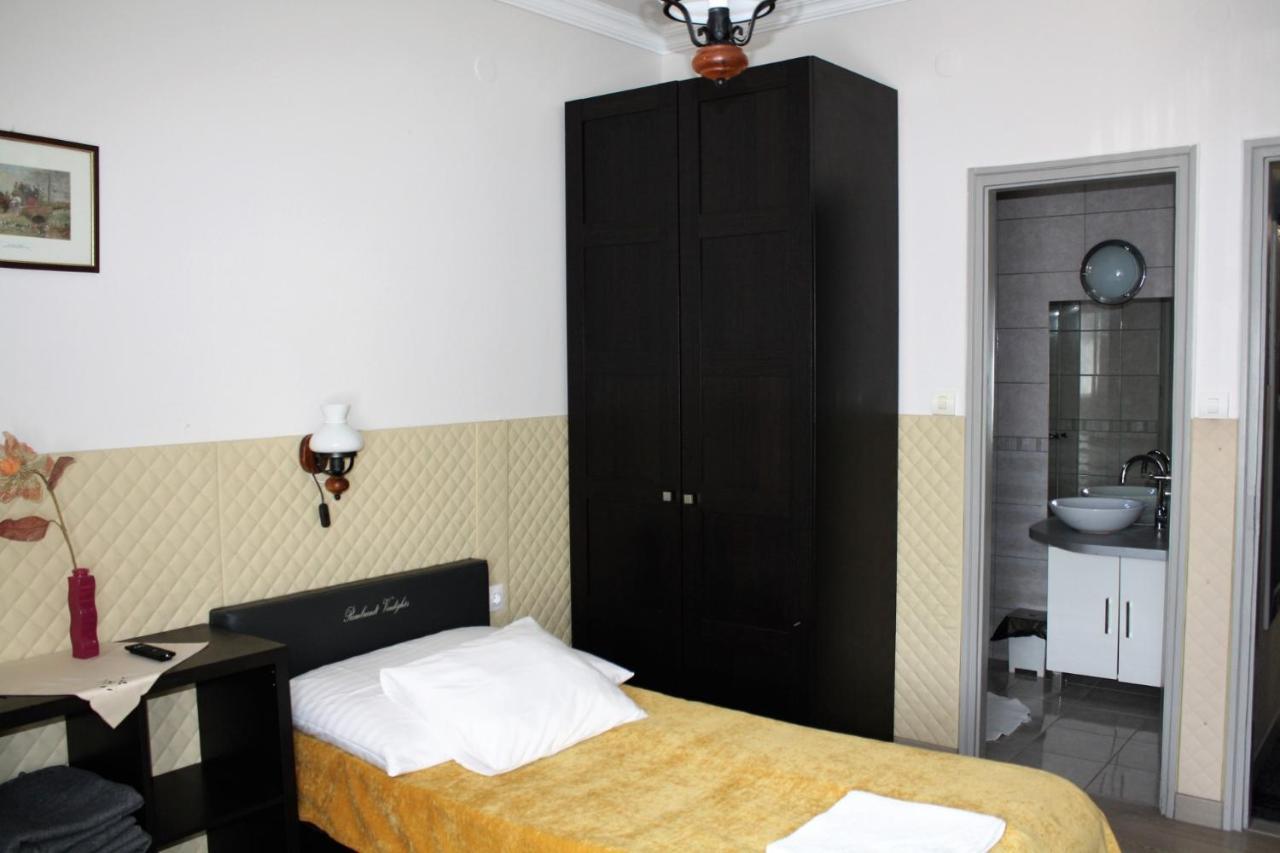 Rembrandt Vendeghaz Hotel Kisbér Exterior foto