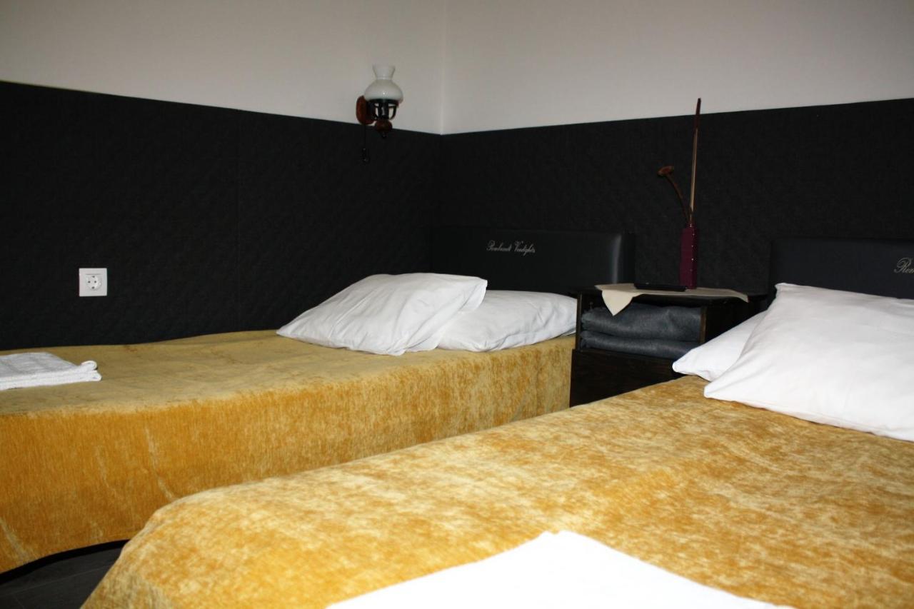 Rembrandt Vendeghaz Hotel Kisbér Exterior foto