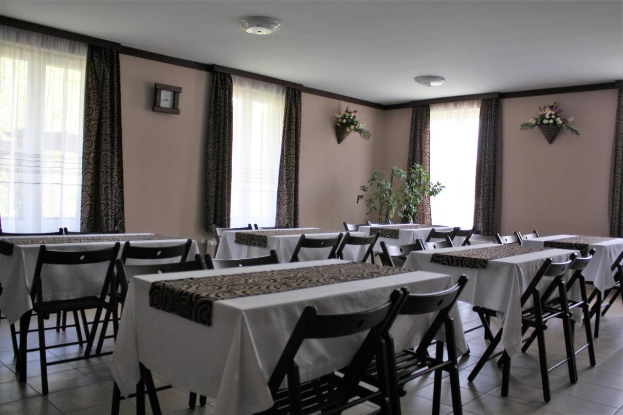 Rembrandt Vendeghaz Hotel Kisbér Exterior foto