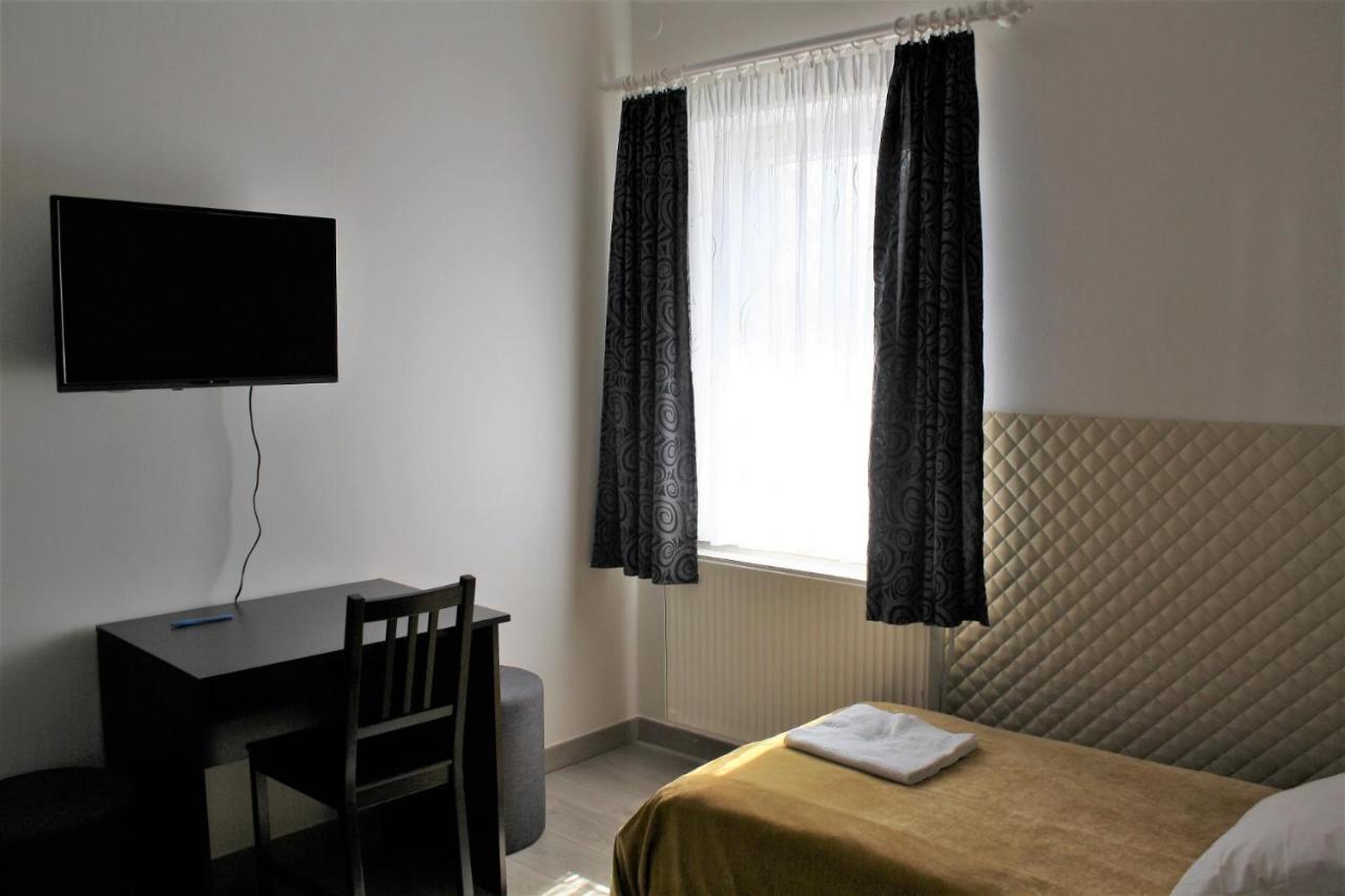 Rembrandt Vendeghaz Hotel Kisbér Exterior foto