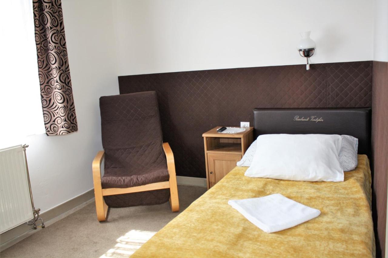 Rembrandt Vendeghaz Hotel Kisbér Exterior foto