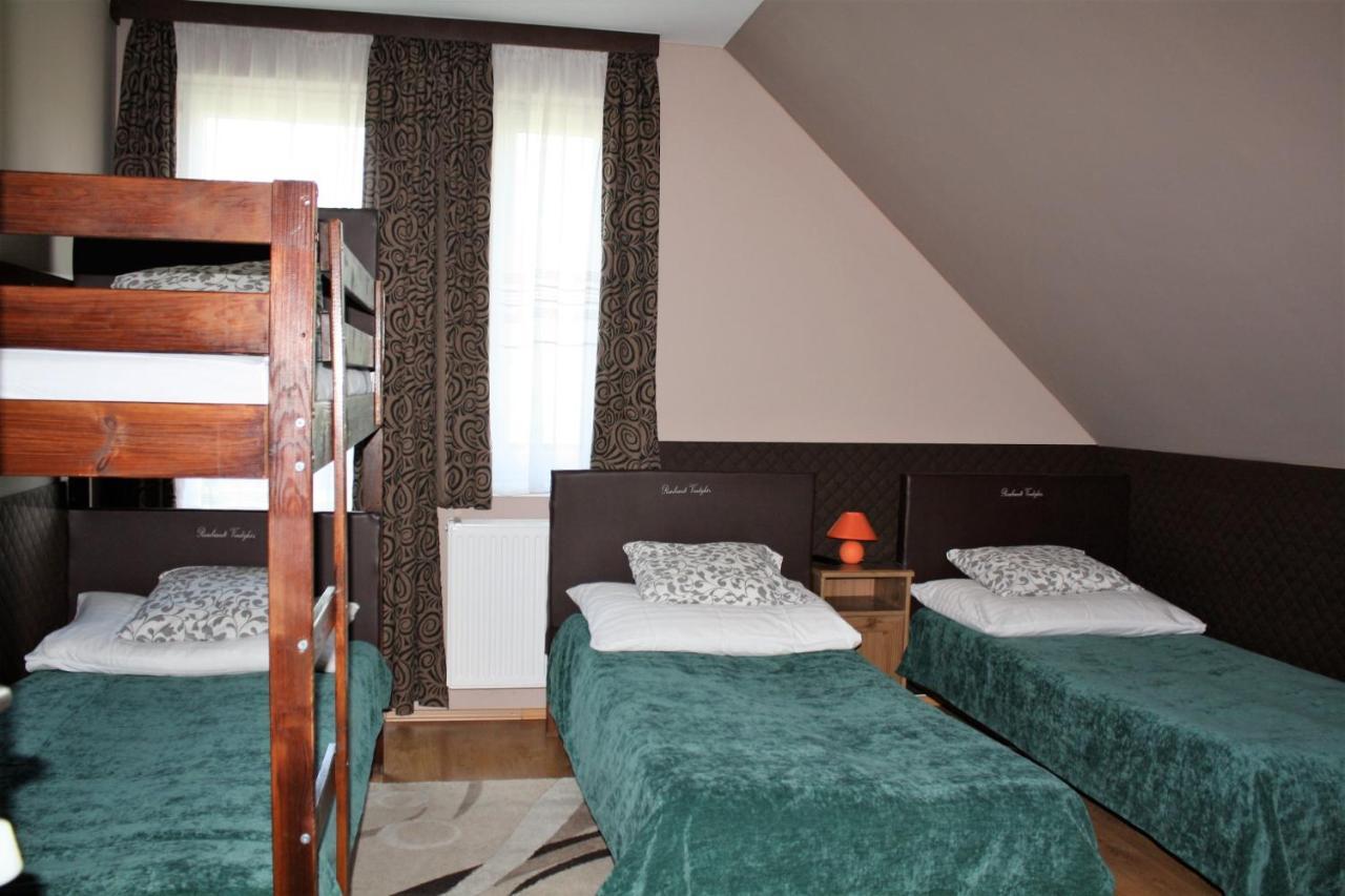 Rembrandt Vendeghaz Hotel Kisbér Exterior foto