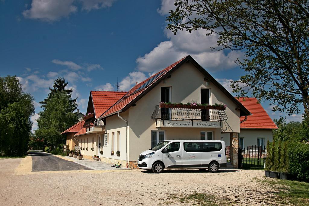 Rembrandt Vendeghaz Hotel Kisbér Exterior foto